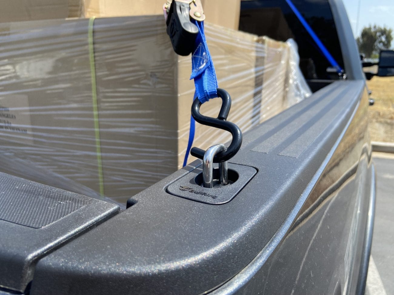 Retractable Tie Down Anchors with Tie Down for Cargo in Truck Bed